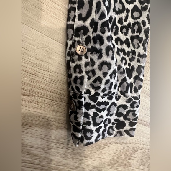 Two Vince camuto sheer leopard print button down blouse size xs - Picture 5 of 5